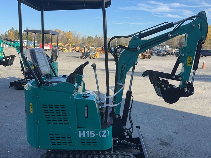 2025-agt-h15z-mini-excavator-image-4