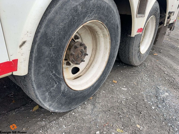 2012-international-7400-image-10