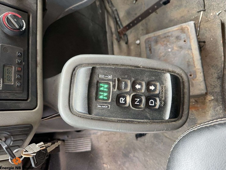 2012-international-7400-image-24