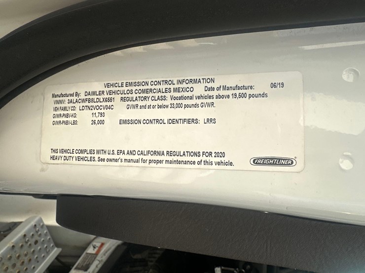 2020-freightliner-m2-106-image-4