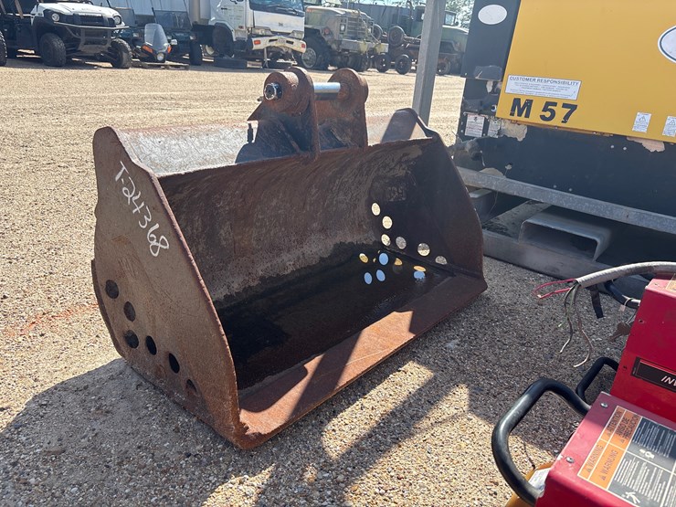 #2763-•-48-in-cat-cleanout-bucket-image-1