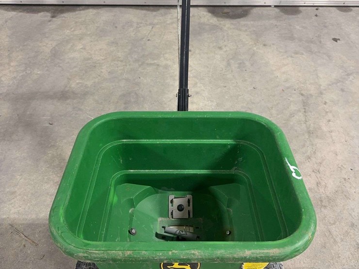 john-deere-la-image-1