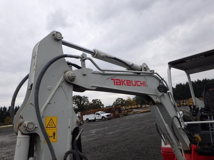 takeuchi-tb230-image-14