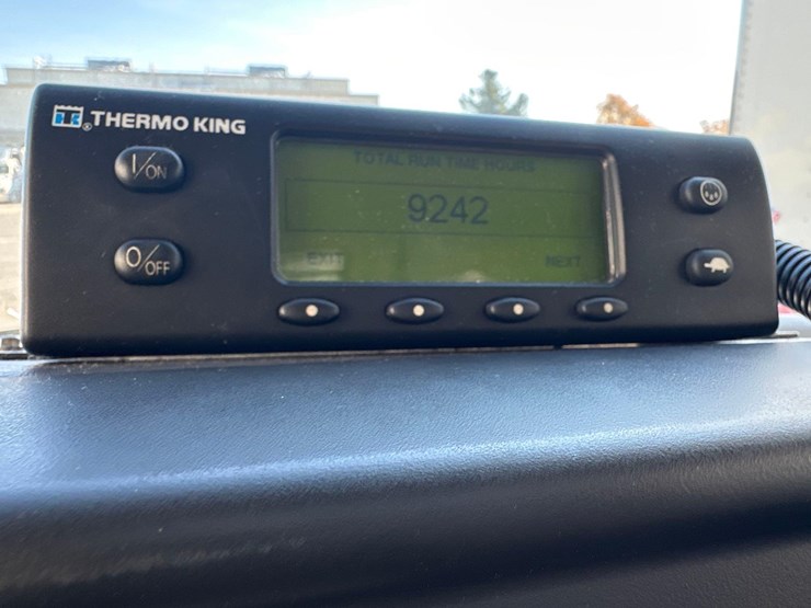 2020-freightliner-m2-106-image-6