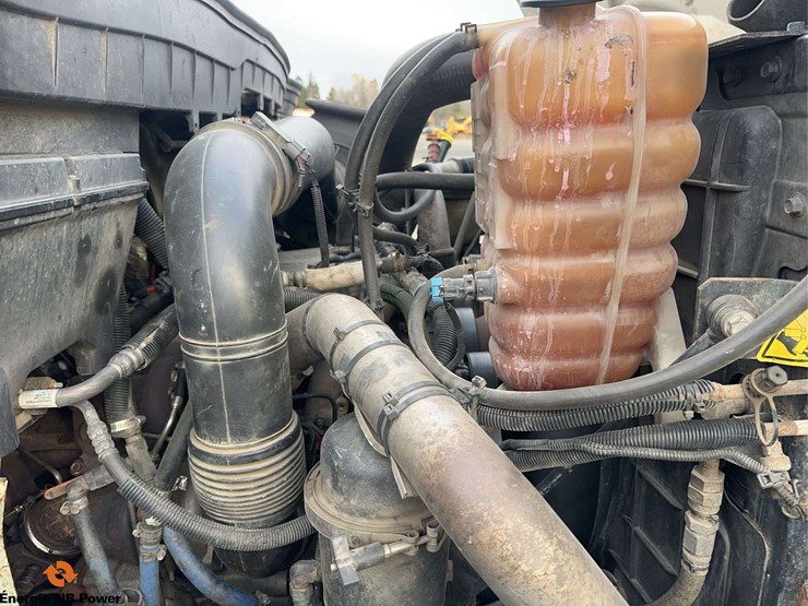 2012-international-7400-image-15