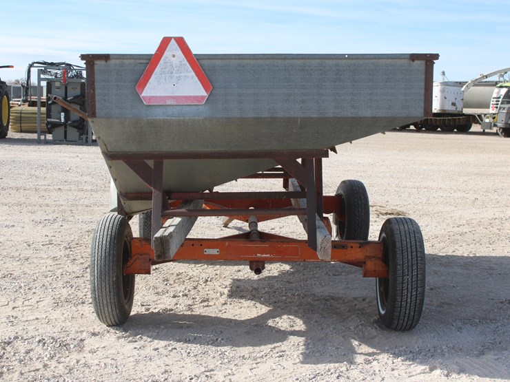 new-holland-180-image-4