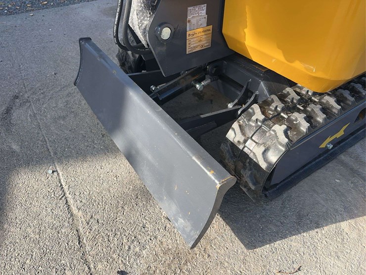 2025-cfg-qk18r-mini-excavator-image-10