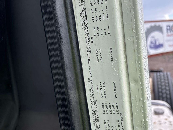 2012-mack-cxu613-day-cab-t/a-wet-kit-truck-tractor-image-27