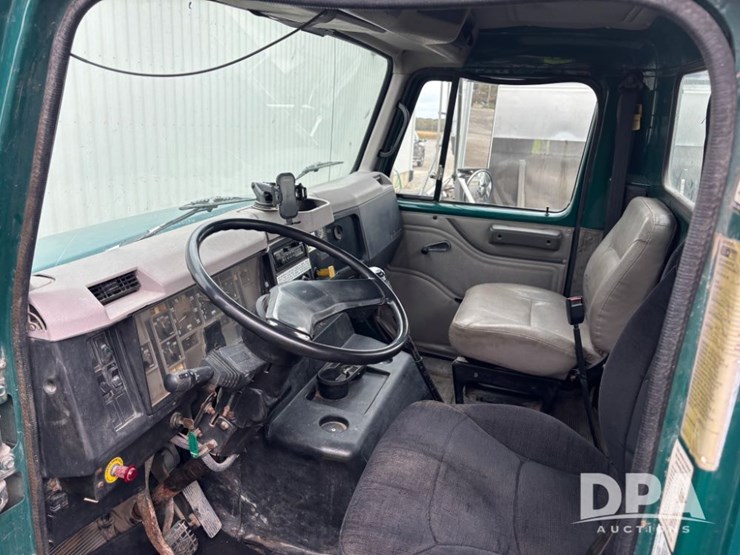 1999-ihc-8100-truck-(pz14131,-unit-7240)-image-9