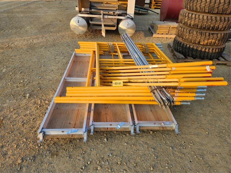 #3141-•-new-scaffold-with-3-walk-planks-image-2