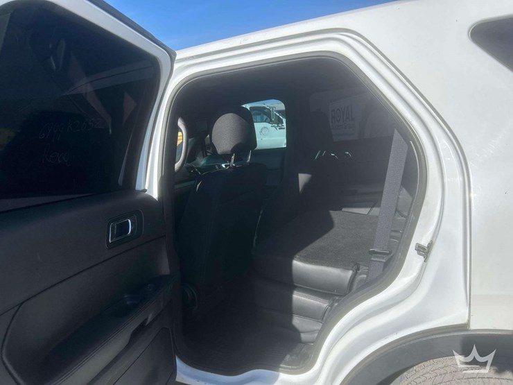 2016-ford-explorer-image-9