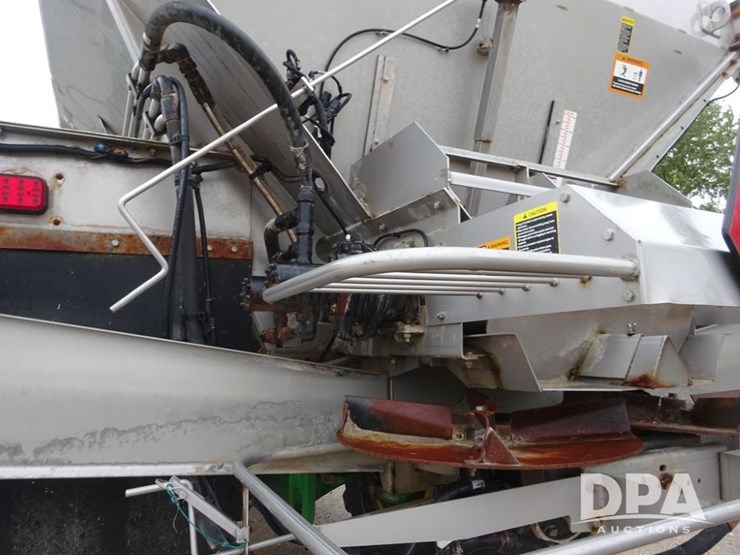 2018-john-deere-f4365-image-61