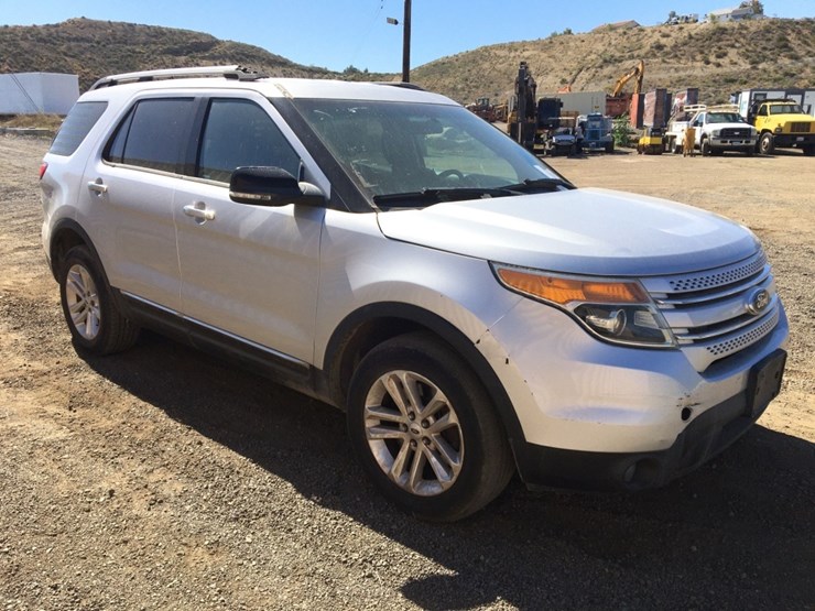 2013-ford-explorer-xlt-image-1