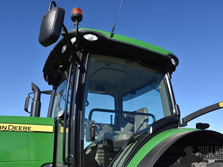 2013-john-deere-8235r-image-15
