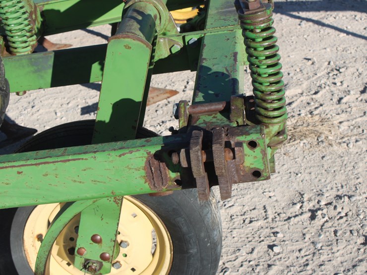 john-deere-100-image-18