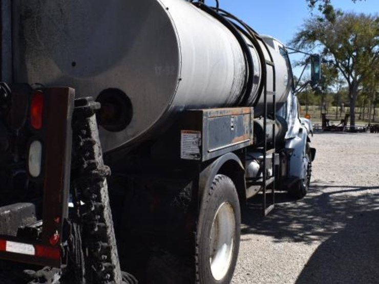 1999-sterling-oiling-truck-(will-not-build-air-pressure)-(vin-#-2fzhrjaa8xa-image-5