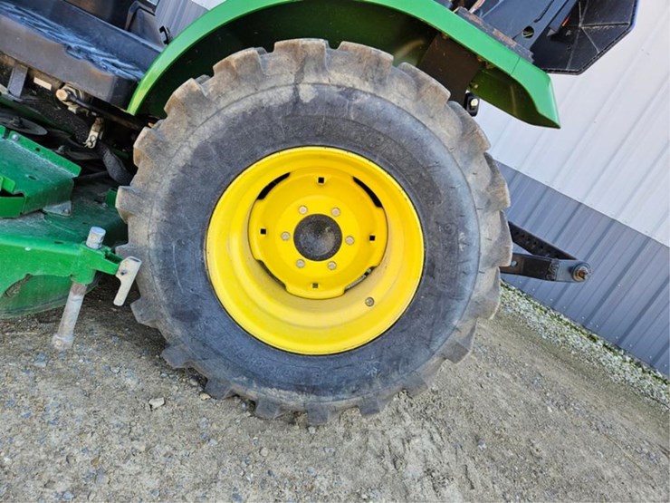 john-deere-2320-image-40