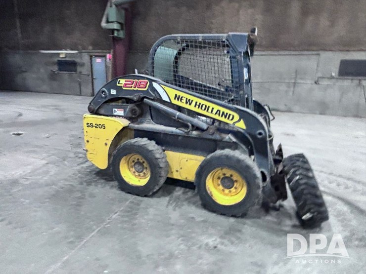 2011-new-holland-l218-image-2