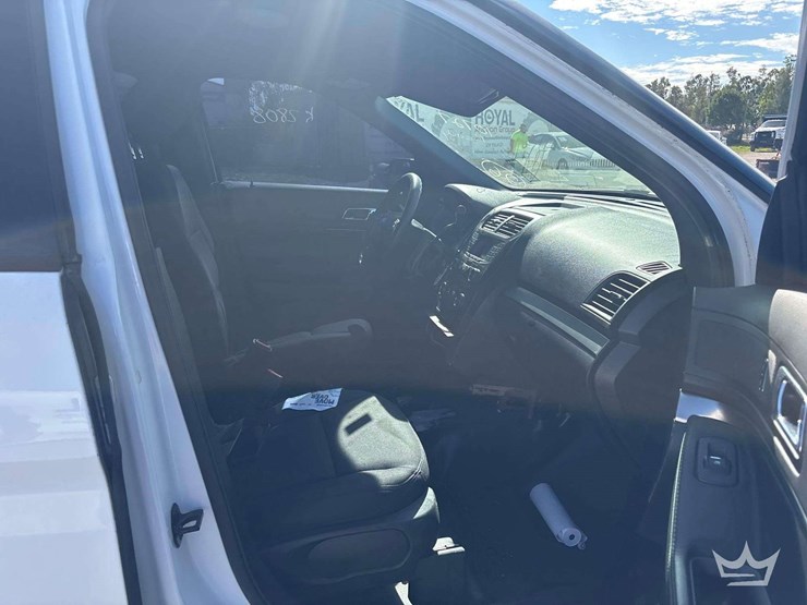 2018-ford-explorer-image-21