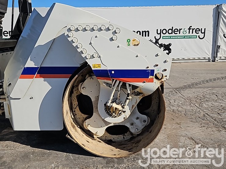 2014-caterpillar-cb54xw-image-14