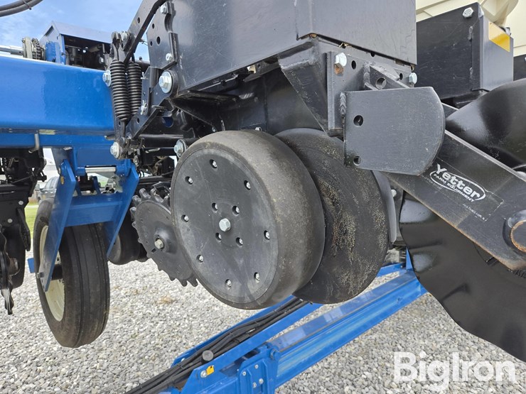 2023-kinze-3605-image-12