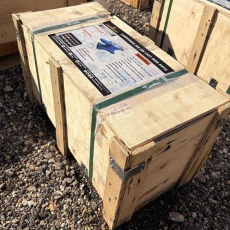 #92 • 200 lb Cast Iron Anvil