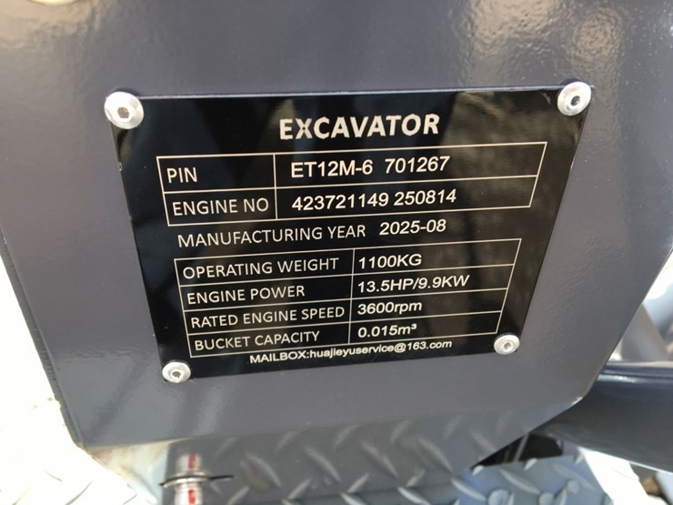unused-2025-bttl-et12m-6-mini-excavator,-image-12