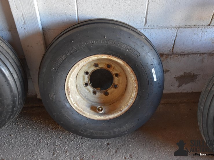 11l-15fl-tire-and-rim-image-1