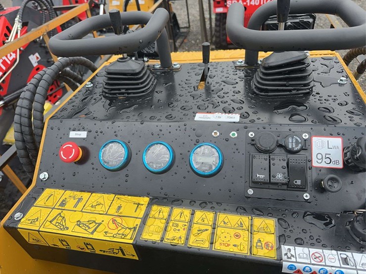 2025-agt-mx-crt23-compact-track-loader-image-4