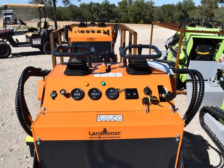 landhero-ht380-mini-skid-steer-(serial-#-7114031)-(k)-image-5