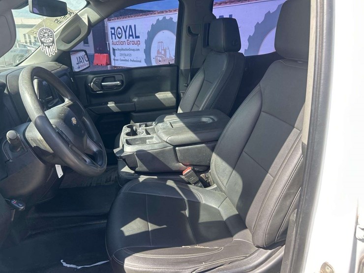 2021-chevrolet-silverado-image-18