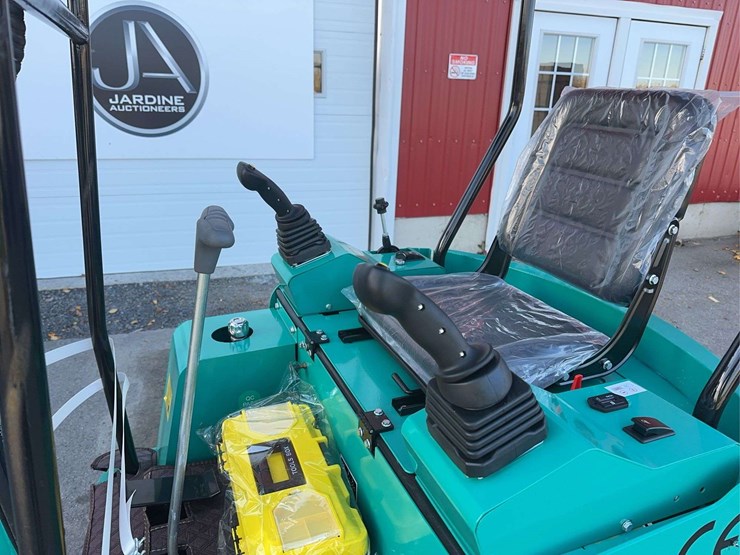 2025-agt-h15z-mini-excavator-image-13