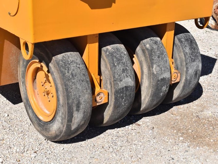 ingram-pneumatic-rubber-tire-roller-(totally-rebuilt)-(serial-#-unknown)-(s-image-6