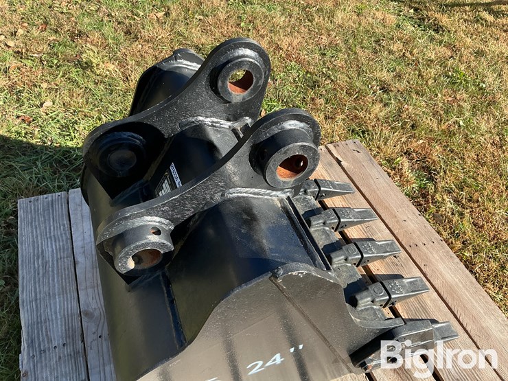 2023-landhero-cat305/306-mini-excavator-bucket-image-9