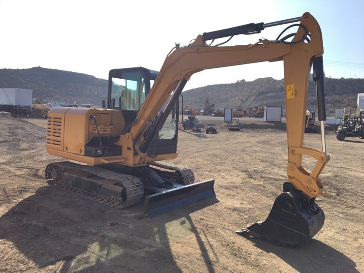 2017-caterpillar-305.5e2-image-2