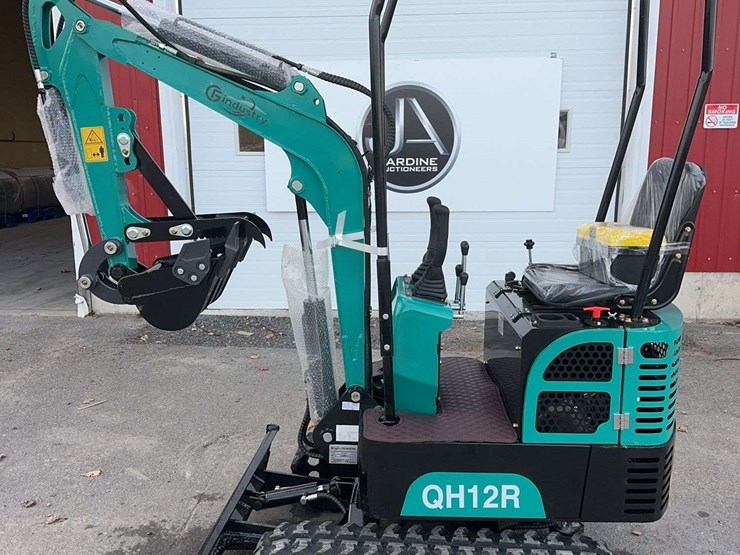 2025-cfg-qh12r-mini-excavator-image-8