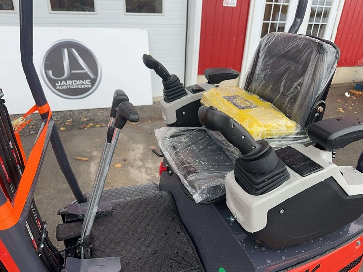 2025-agt-mx15z-mini-excavator-image-13