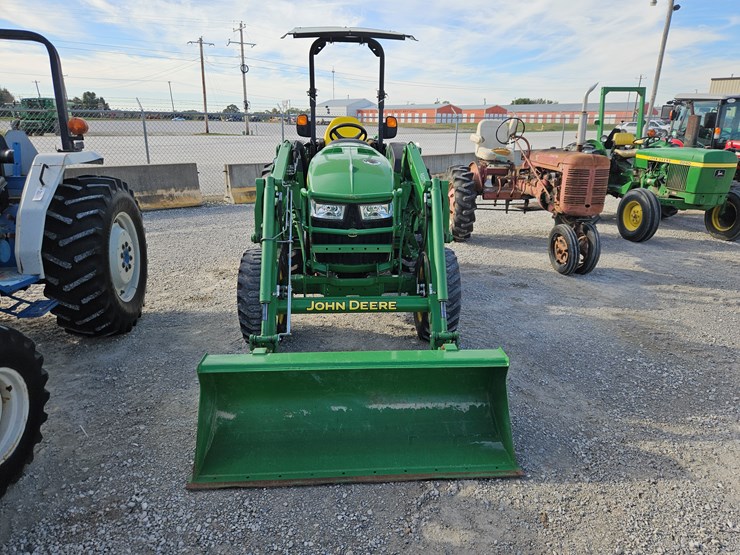2015-john-deere-4044r-image-2