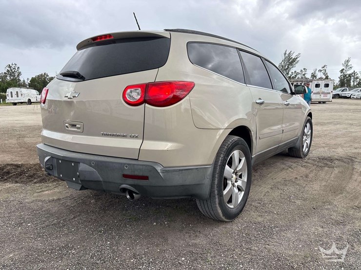 2010-chevrolet-traverse-image-3