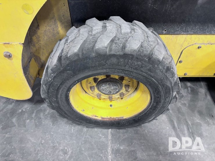 2011-new-holland-l218-image-32