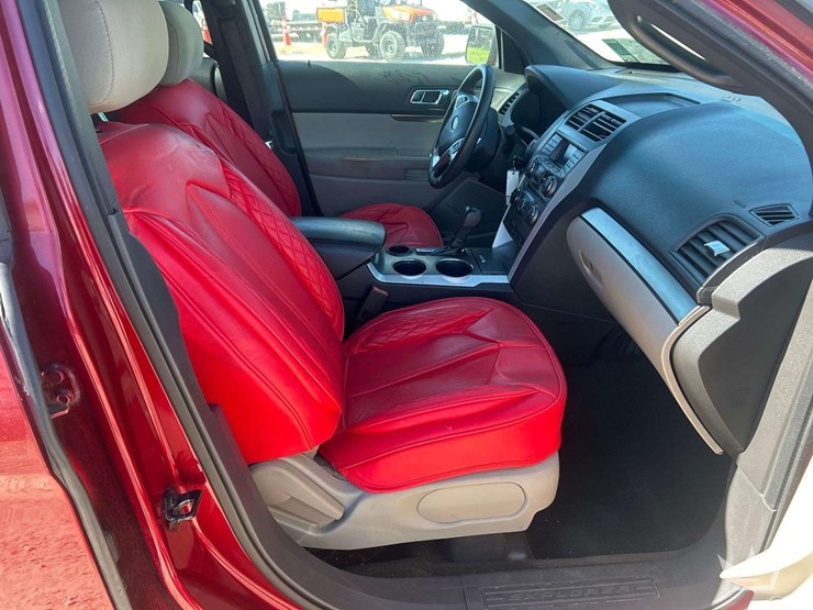 2014-ford-explorer-image-29