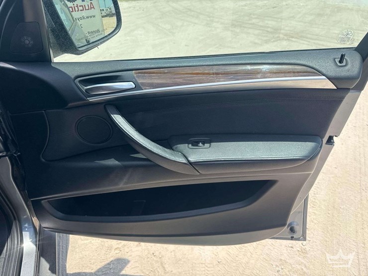 2013-bmw-x5-image-27