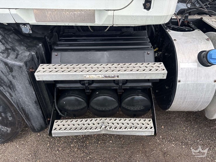 2012-mack-cxu613-day-cab-t/a-wet-kit-truck-tractor-image-10