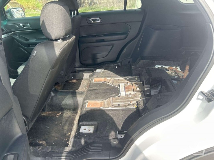 2016-ford-explorer-image-19