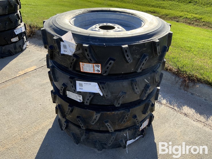 11r24.5-pivot-tires-&-rims-image-1