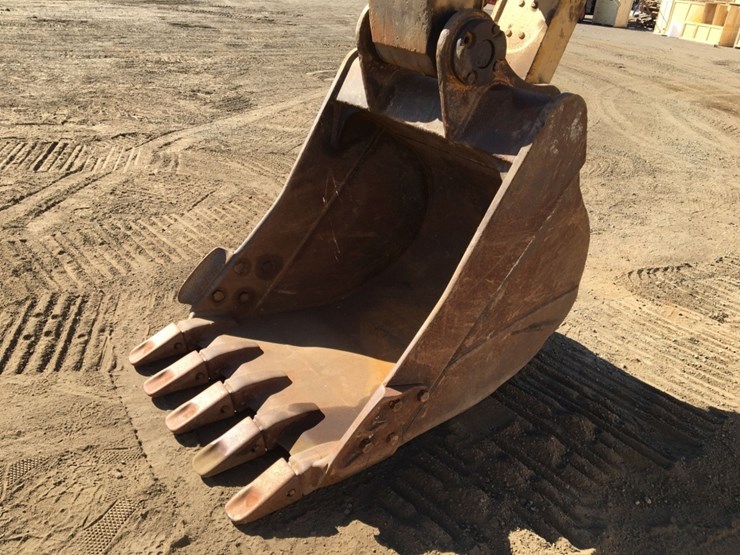 2019-caterpillar-320-image-11