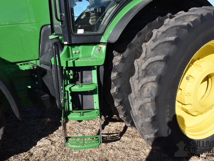2013-john-deere-8235r-image-17