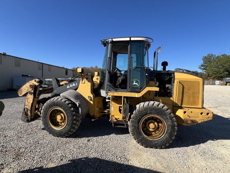deere-444j-image-4