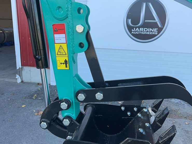 2025-agt-h15z-mini-excavator-image-9