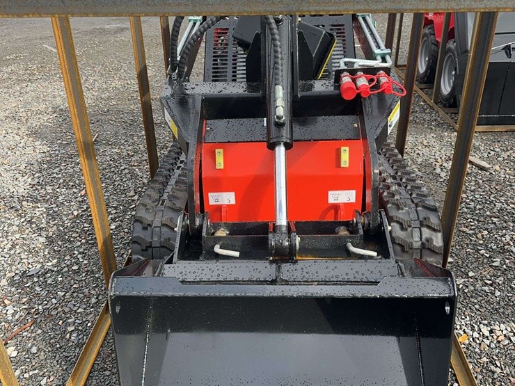2025-agt-lrt23-mini-skid-steer-loader-image-2